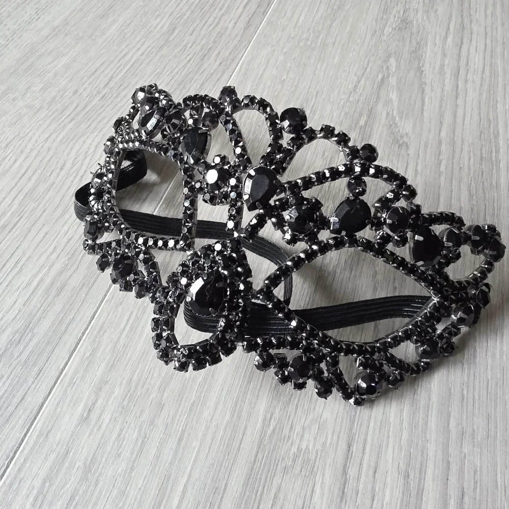 Elegant Black and Silver Head Piece with Mask
